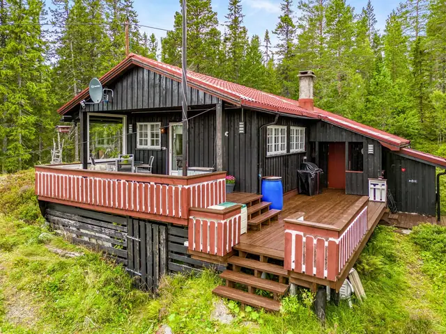 Stor terrasse med god plass til familie og venner
