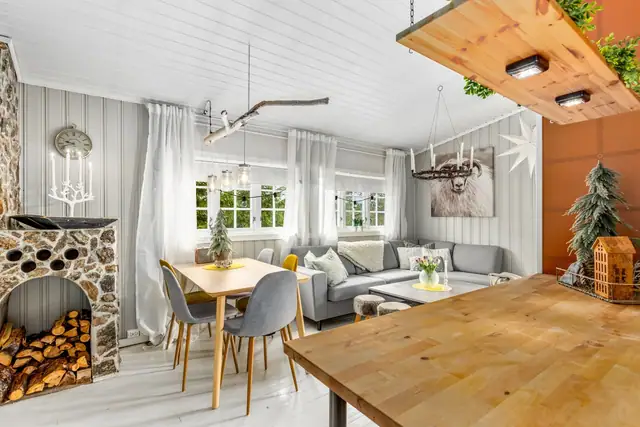 Meget lun og innbydende hytte med særdeles koselig atmosfære