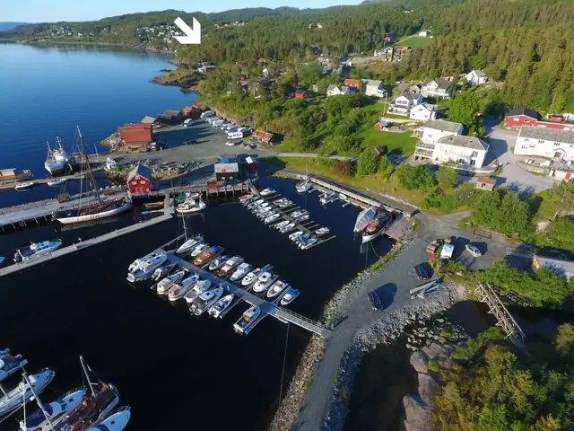 Kjerknesvågen - Tomteområde på ca. 21500 kvm avsatt til boligformål. Ikke regulert. Fantastisk beliggenhet ved sjøen.