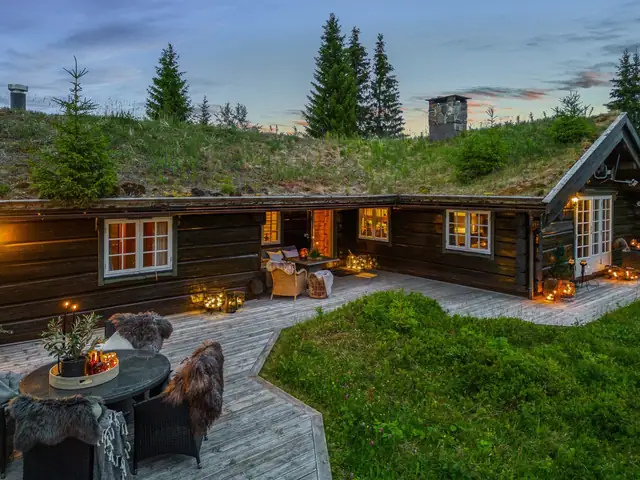 Fantastisk uteområder med fine terrasser og grillhytte for hyggelig sammenkomster.