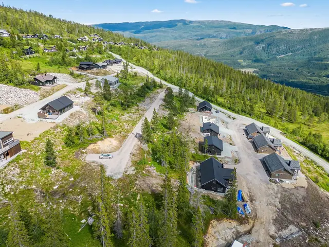 Det er totalt 4 tomter som skal selges, så ta kontakt for å få en gjennomgang.