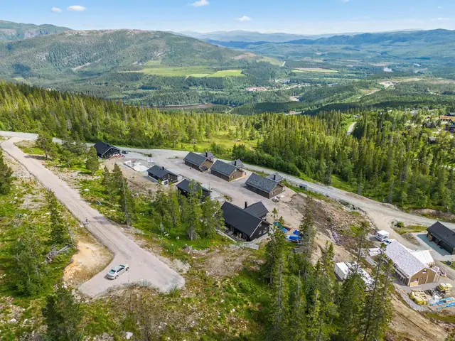 Det er totalt 4 tomter som skal selges, så ta kontakt for å få en gjennomgang.
