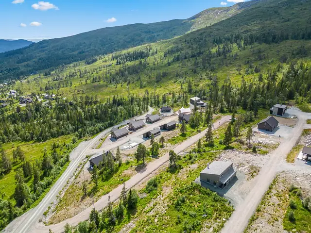 Det er totalt 4 tomter som skal selges, så ta kontakt for å få en gjennomgang.