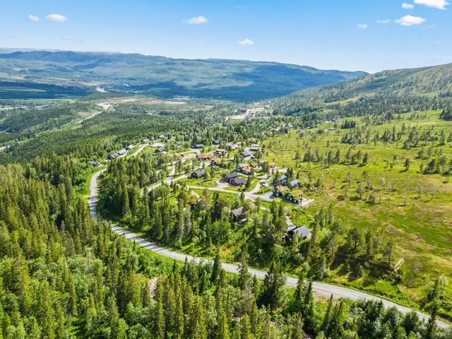 Det er totalt 4 tomter som skal selges, så ta kontakt for å få en gjennomgang.
