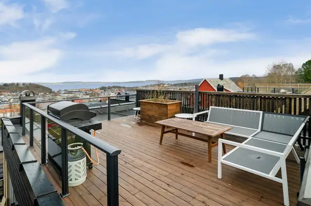 Ny & moderne enebolig fra 2023. Fantastisk utsikt & svært gode solforhold. Utleie. Carport.