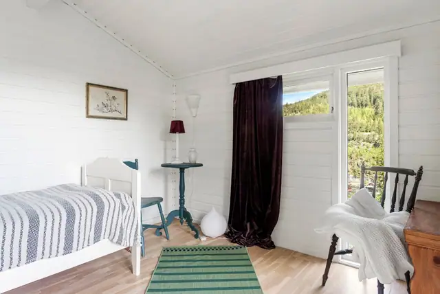 Annekset er på 9 m² og er innedet som et ekstra soverom.