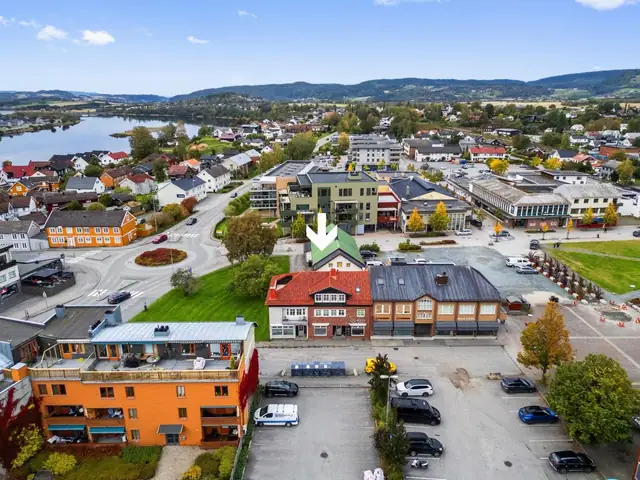 Innholdsrik & godt vedlikeholdt, bygård med utleie, 450m² BRA. Gode leieinntekter & mange bruksmuligheter.