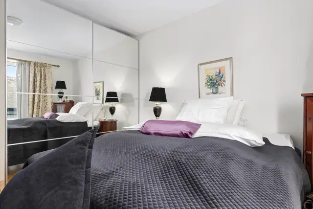 Hovedsoverommet er på 13 m². her har du god plass til dobbeltseng og garderobe.