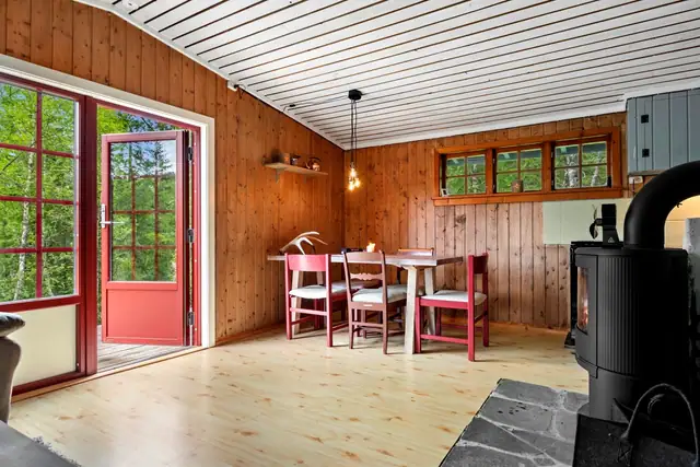Superb family cabin near Risvatnet, part of a wonderful recreation area with good hunting! — image 14