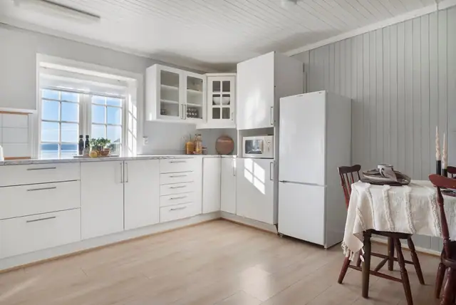 Kjøkken med varm atmosfære og god arbeidsplass ? perfekt til hverdagsbruk
