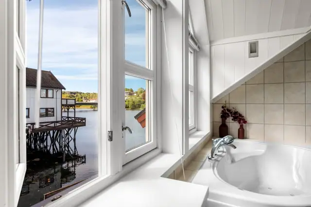 Ekslusiv toppleilighet i Blekkbrygga. Arkitekttegnet & påkostet. Solrik veranda mot Sundet. Mulig å kjøpe næringsdel — bilde 18