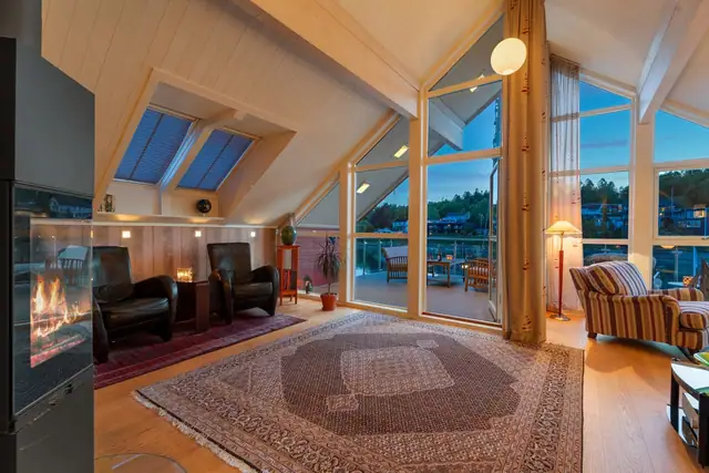 Romslig stue/kjøkken på hele 61m².