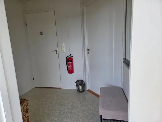 Praktisk gang med inngang til innvendig bod.
