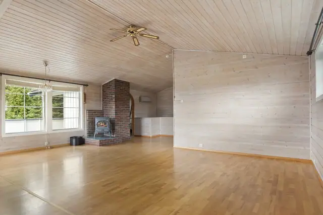 God plass til både spisebord, sofaløsning og annet møblement.