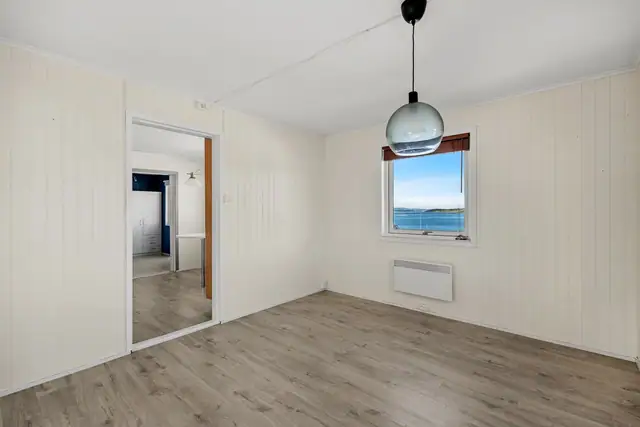 Innholdsrik enebolig med attraktiv beliggenhet. Stor selveid tomt på 1696m² med gode solforhold & flott utsikt. — bilde 23