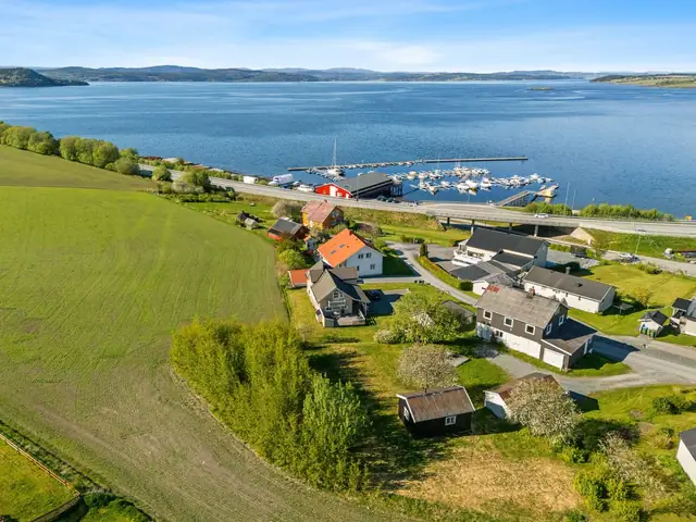 Kort vei til Skogn sentrum med butikk, jernbane, kafé og øvrige servicetilbud.